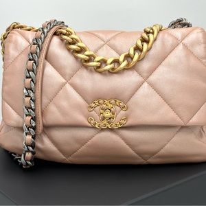CHANEL19 Large size , Pearl Beige, Spring/Summer 2023 color collection.